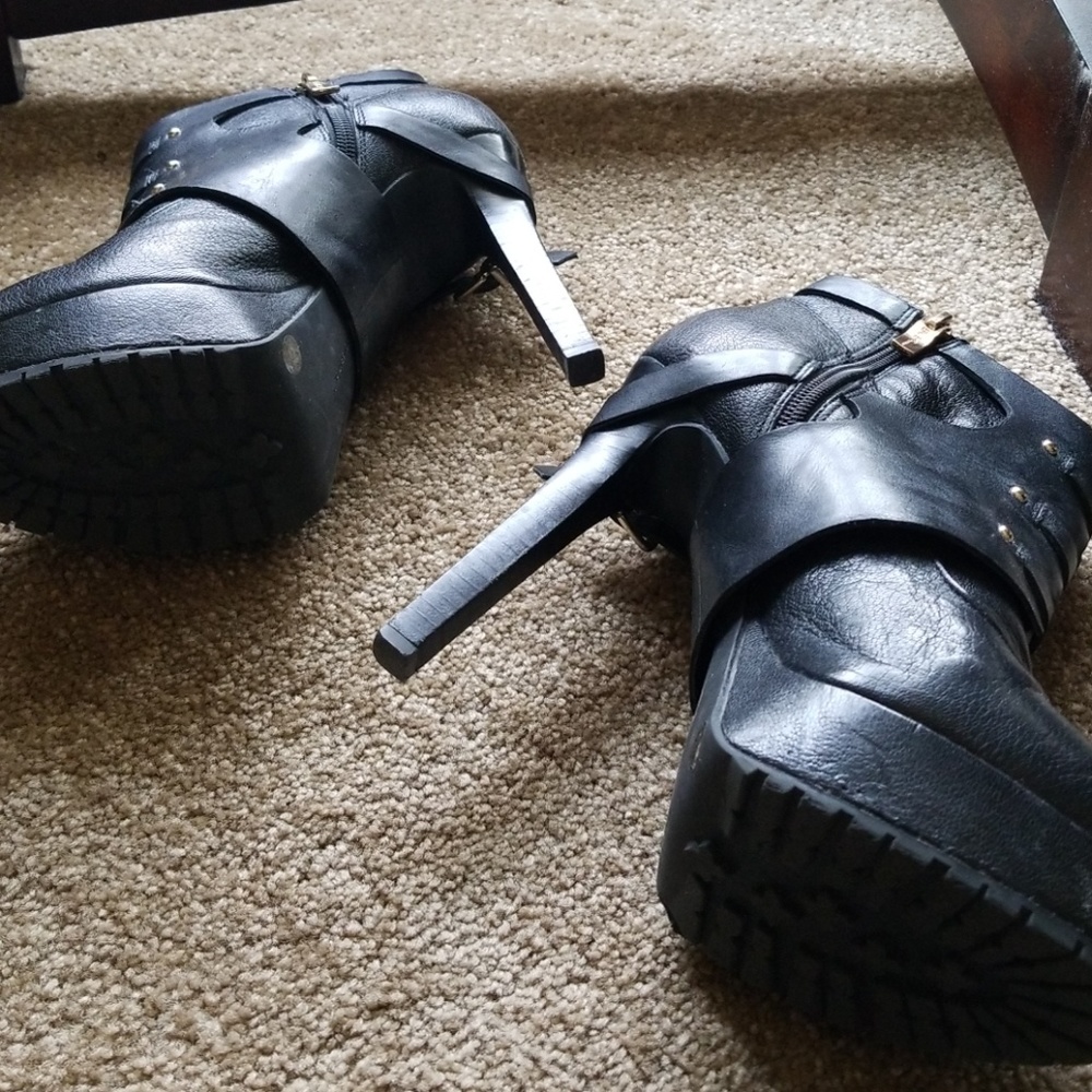 BCBG BOOTIES - Picture 4 of 7